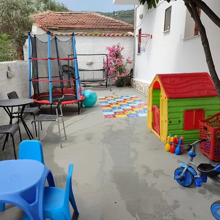 Iliachtides Кала-Нера